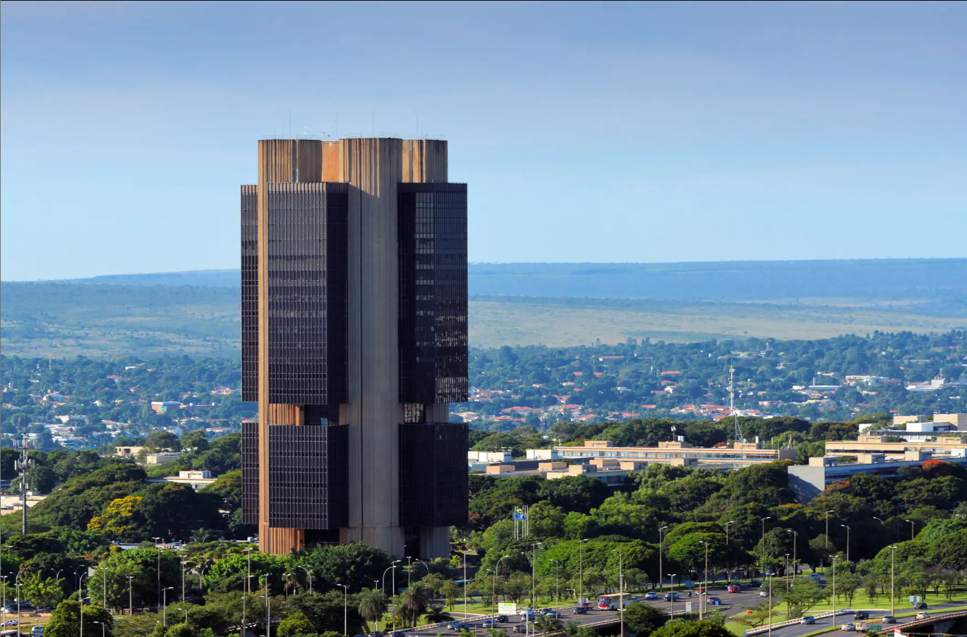 Mercado eleva previsão para juros e inflação em 2026, aponta Banco Central