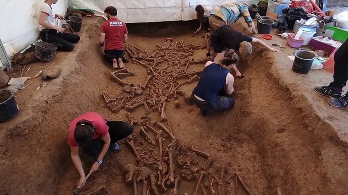 Estudo encontra esqueletos sem crânio de 7 mil anos e sugere ritual funerário