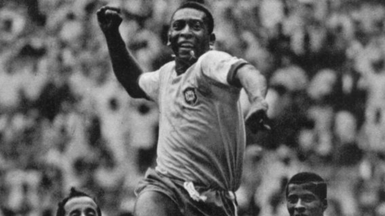 Camisa usada por Pelé na final da Copa de 1958 pode ser leiloada por mais de R$ 30 milhões